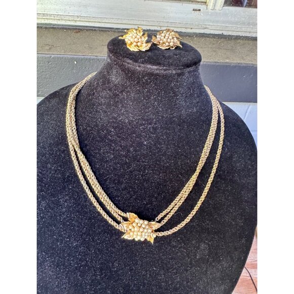 Vintage Crown Trifari 3 Strand Franco Chain Choker Faux Pearl Clasp And Clip On